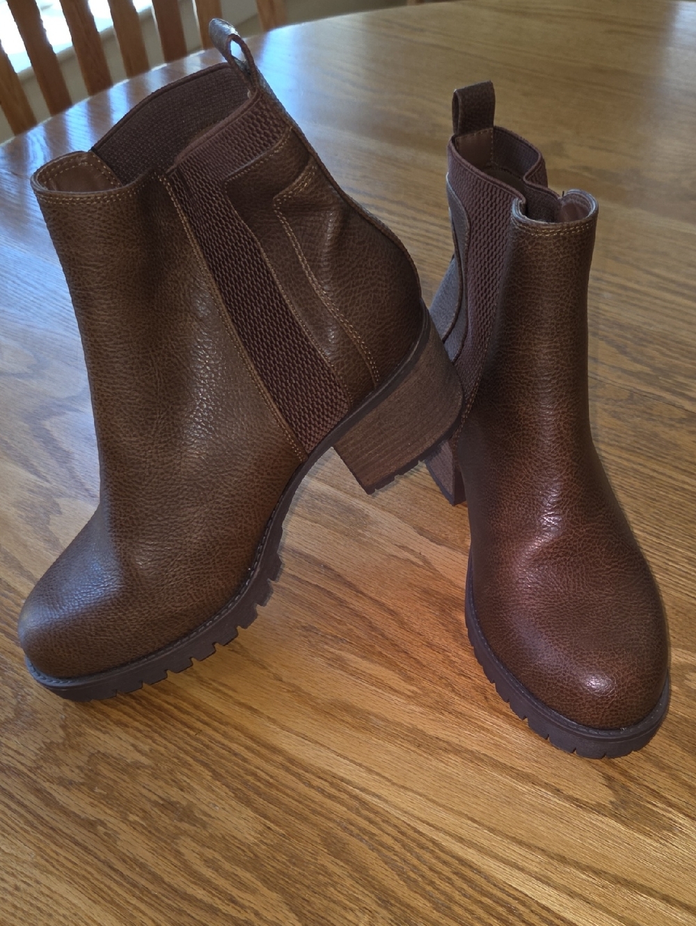 MIA Brown Textured Chelsea Ankle Boots with Lug Sole 🟨TOTE